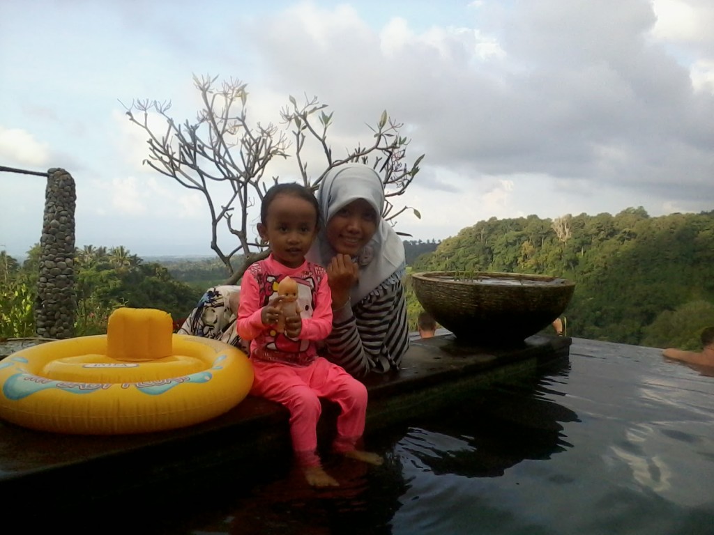 Kak Diyah foto bareng Sedja